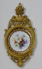 Zámecký medailon s květinami - porcelán + bronz