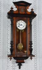 Starožitné řezbované hodiny Junghans 1905