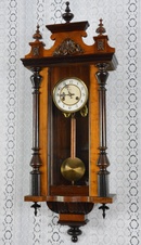 Starožitné řezbované hodiny Junghans 1920