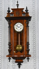 Starožitné řezbované hodiny Junghans 1918